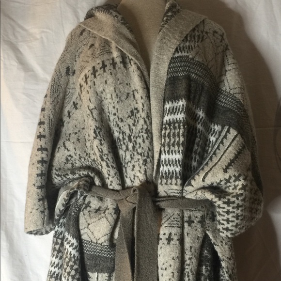 Abercrombie & Fitch holiday wrap sweater - Picture 2 of 4